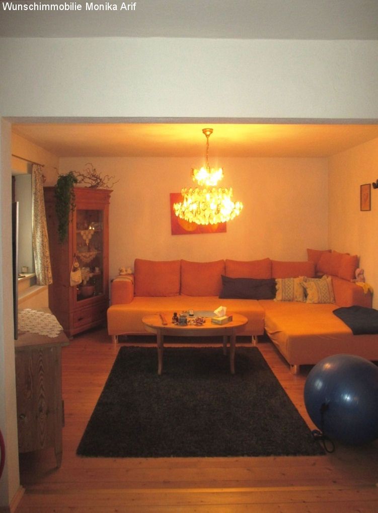 6) Wohnzimmer 