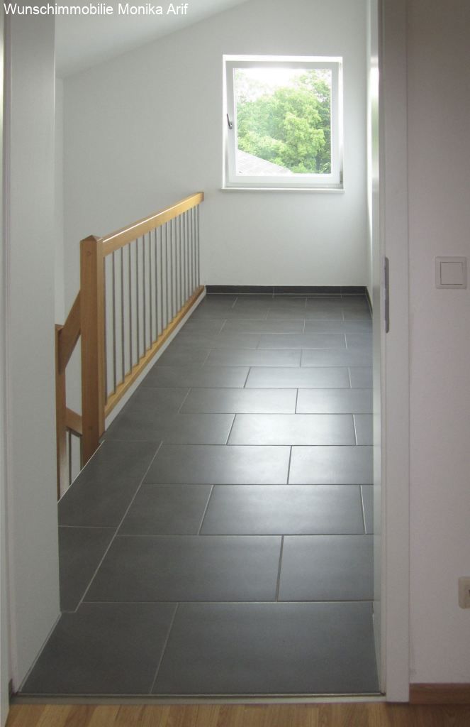 9.) Treppenhaus - Zugang zur Wohnung