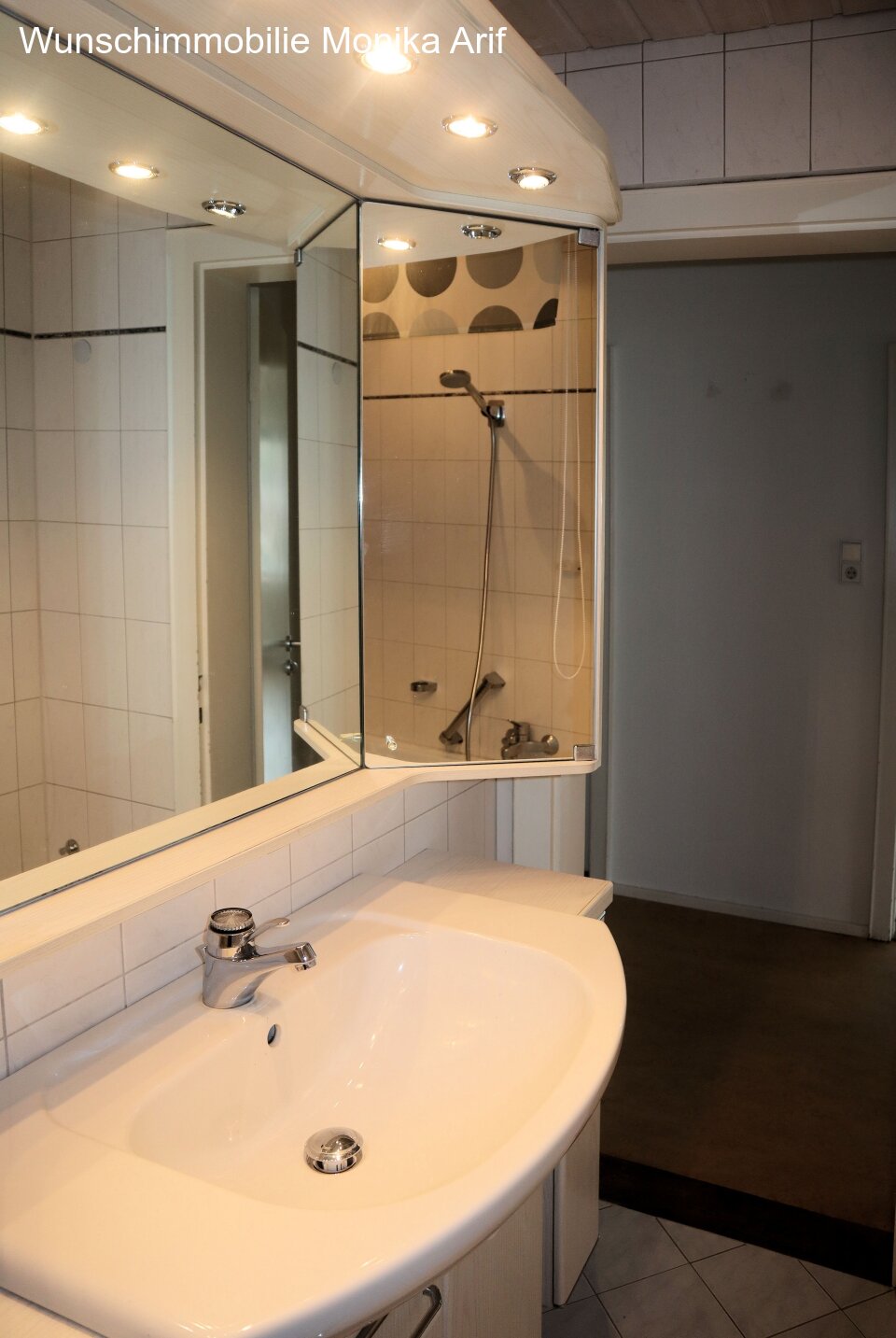 EG - Bad mit Spiegelschrank