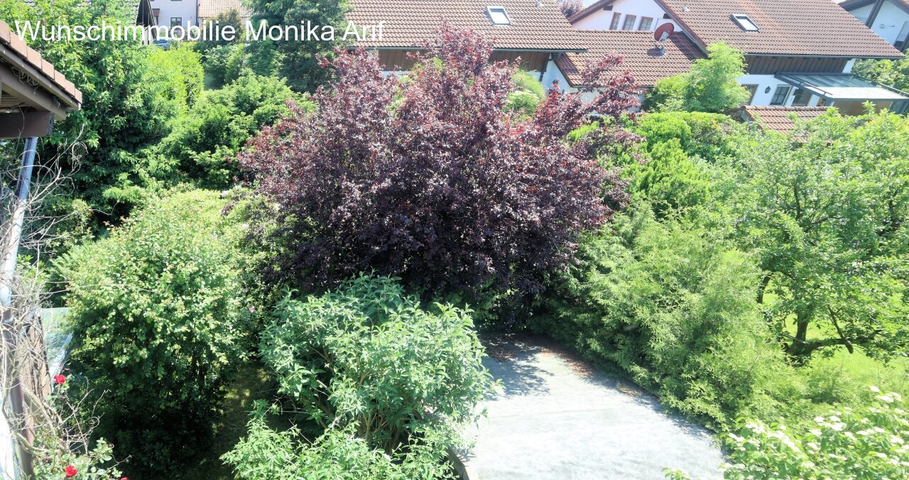 Blick vom Westbalkon in Garten