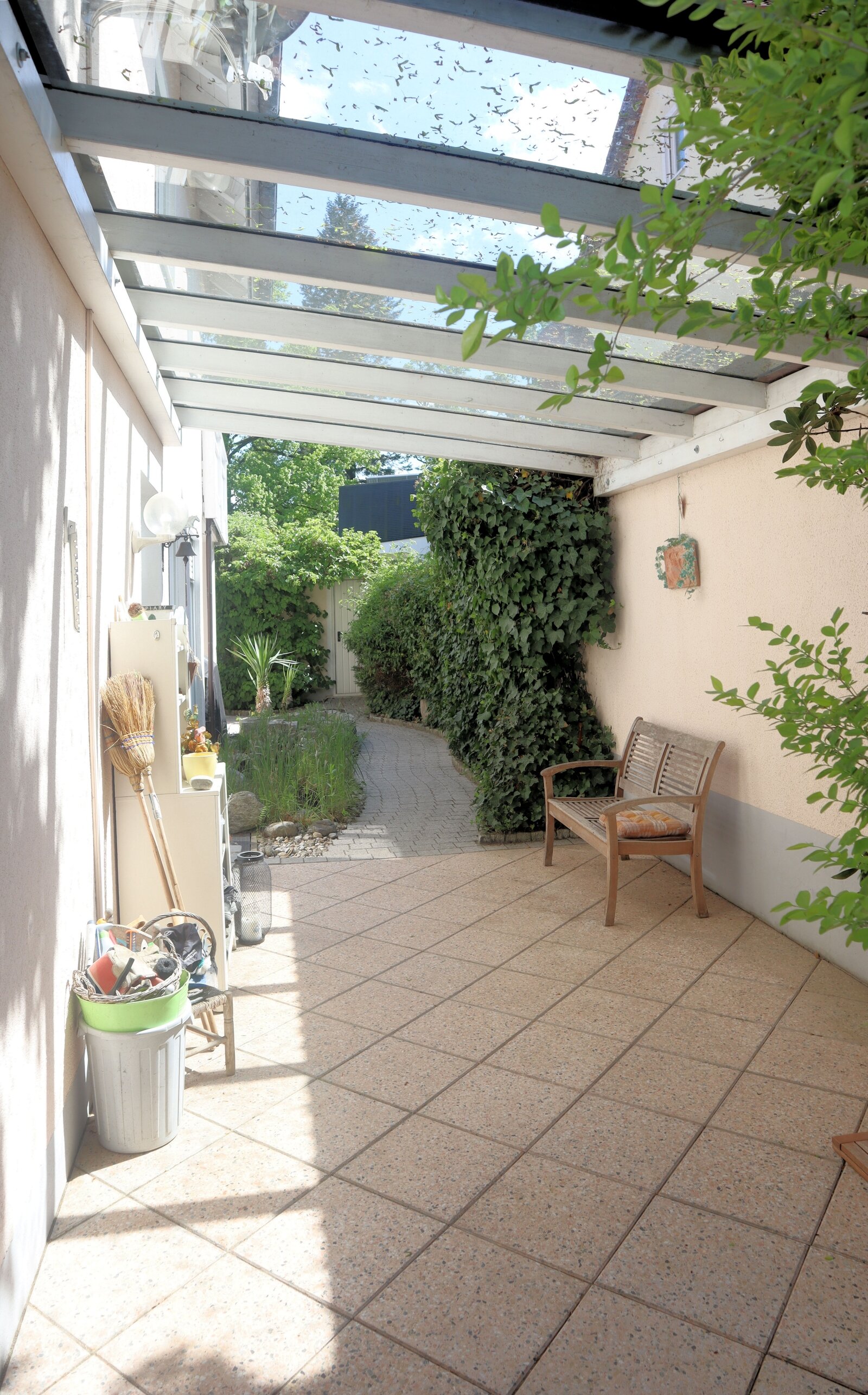 Terrasse West mit Glasüberdachung Terrasse West mit Glasüberdachung